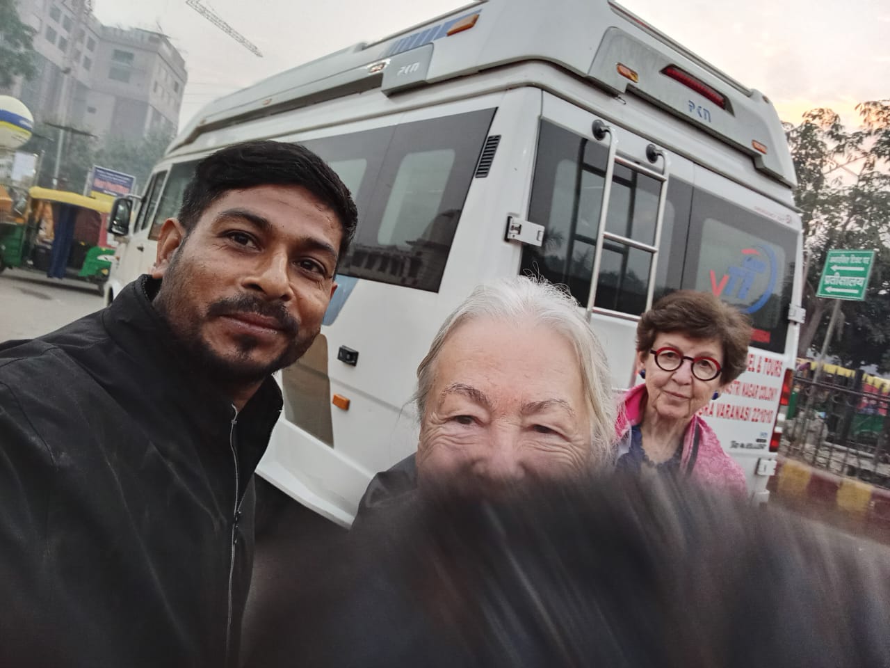 9 vs 12 vs 17 Seater Tempo Traveller Varanasi: Which One to Book? (2025 Guide)